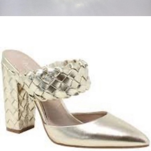 In Search Of —Please help me find these gold ones in size 9 1/2 or 10 - Picture 2 of 2